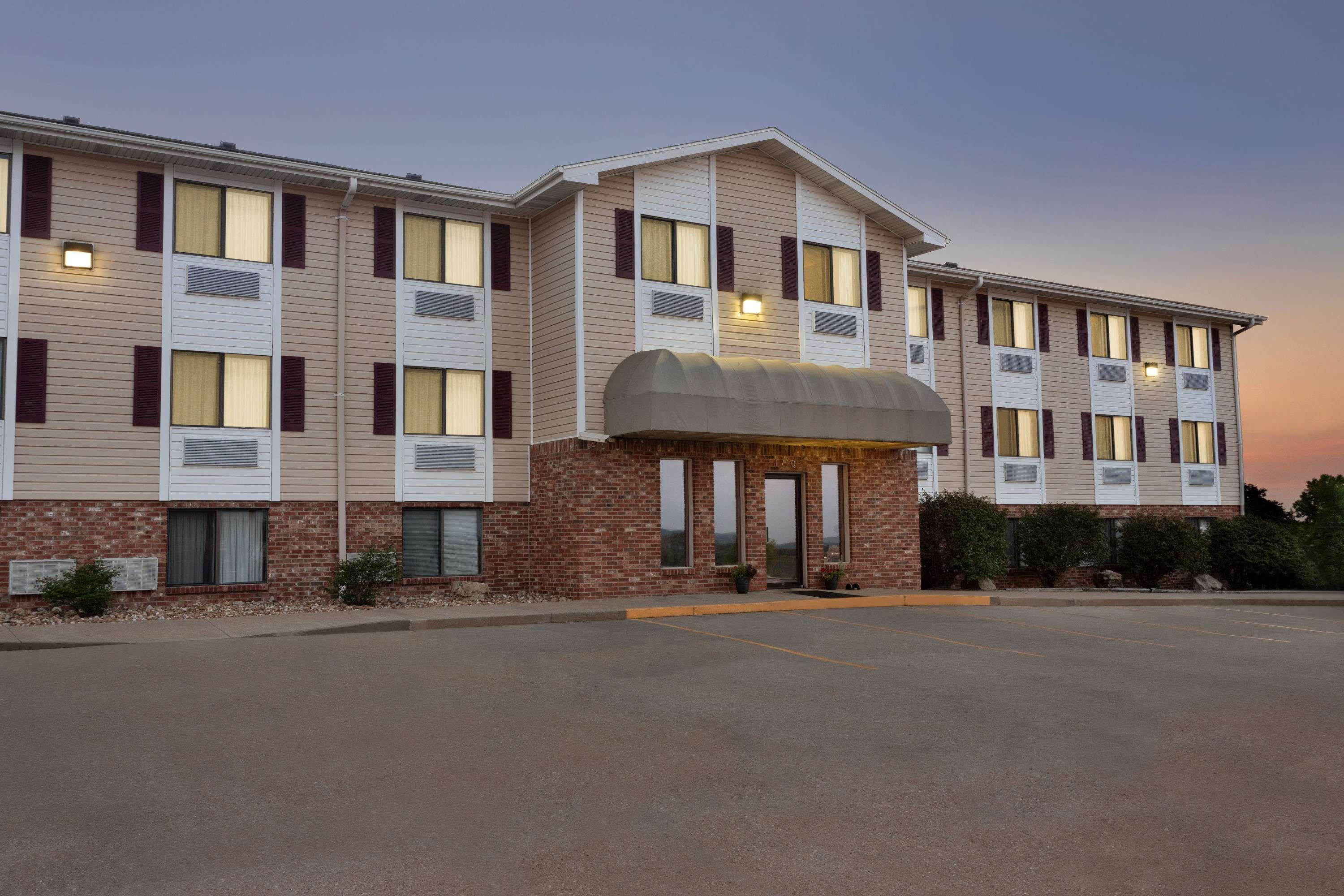 Travelodge By Wyndham Jefferson City Exterior photo