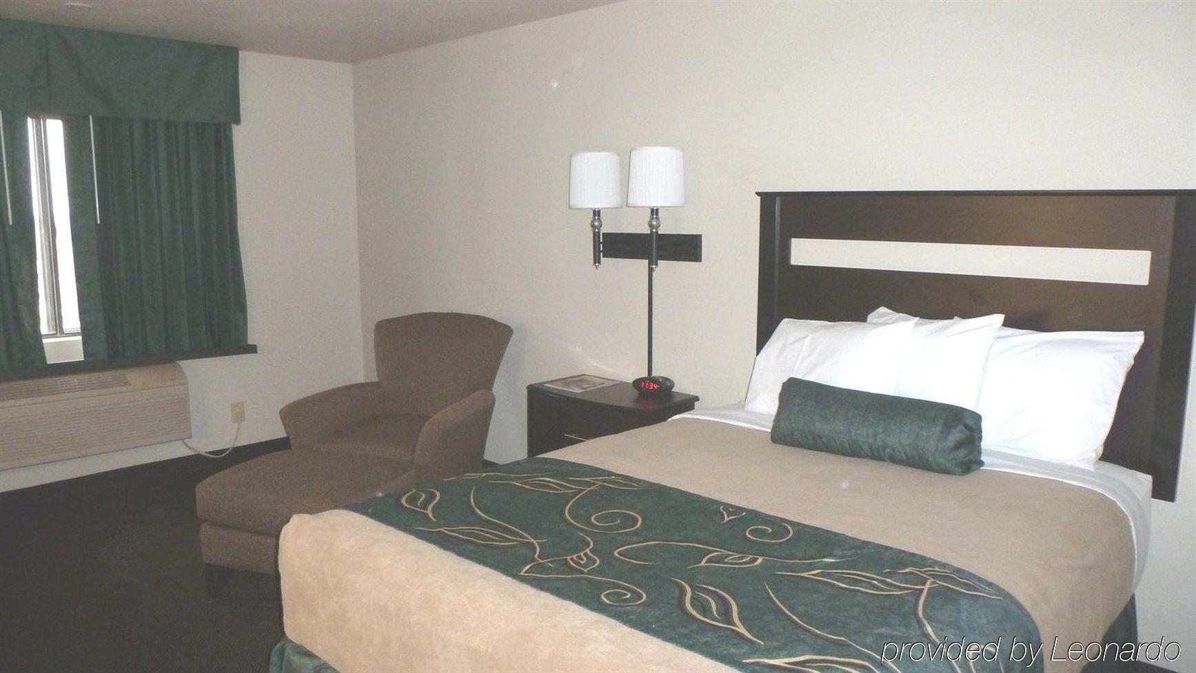 Travelodge By Wyndham Jefferson City Exterior photo