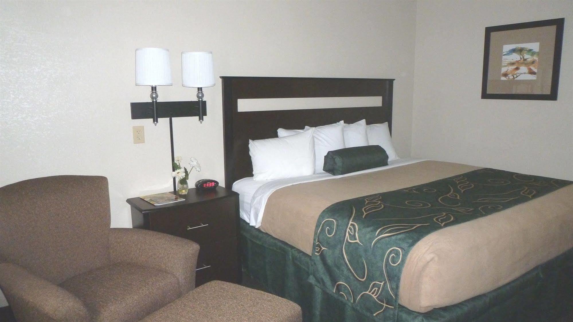 Travelodge By Wyndham Jefferson City Exterior photo