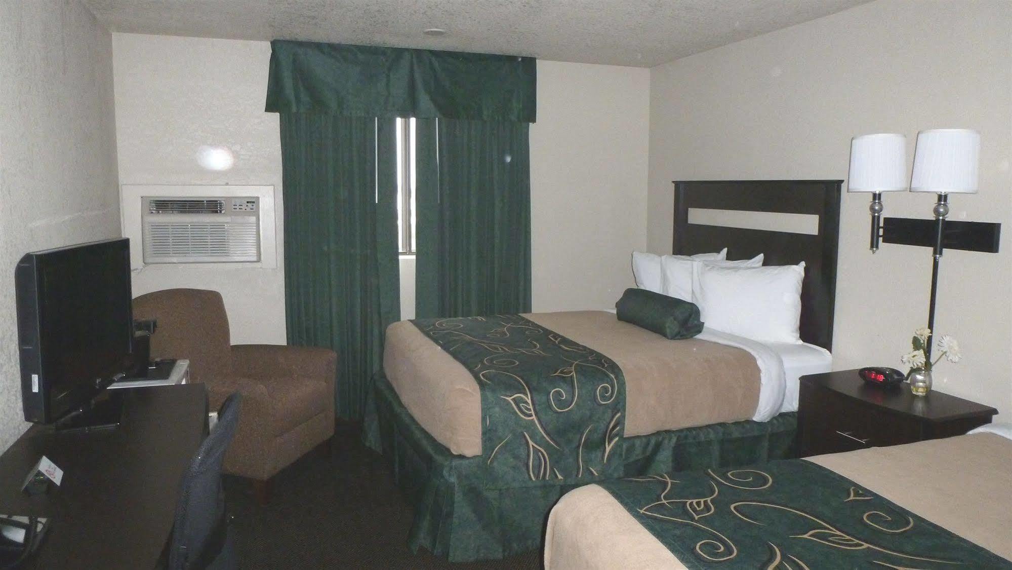 Travelodge By Wyndham Jefferson City Exterior photo